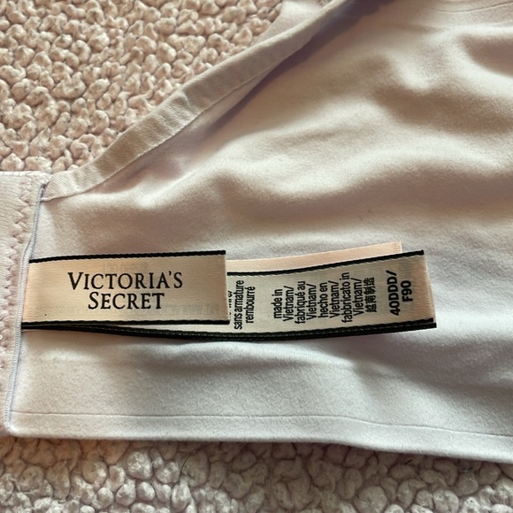 Incredible by Victoria’s Secret Wireless Padded Bra - 40DDD - Picture 3 of 5